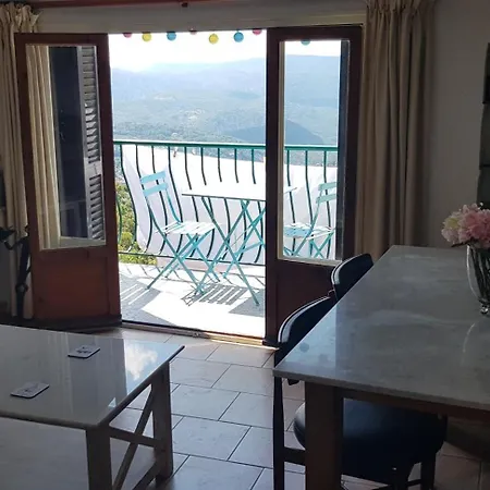 La Cachette Дом отдыха Berre-les-Alpes